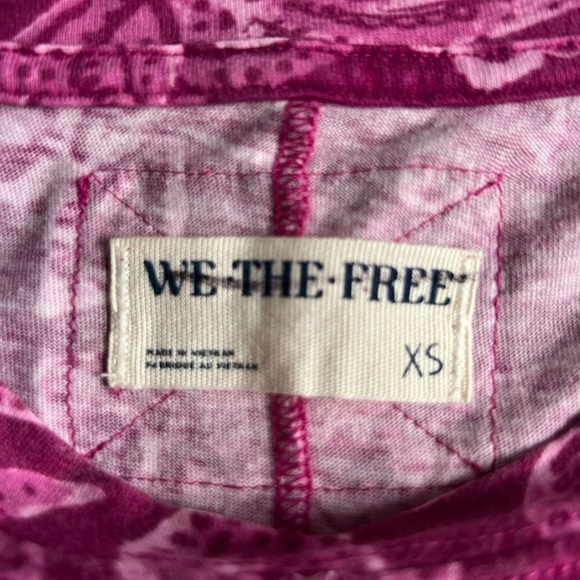 We The Free People NWOT Nina Printed Tee Shirt in Magenta Combo Size XS - Picture 7 of 11